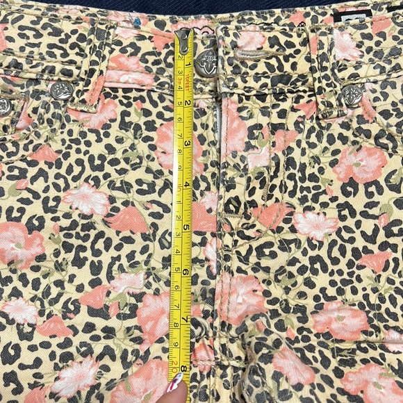 Floral/Leopard Print Miss Me Shorts - Picture 9 of 10